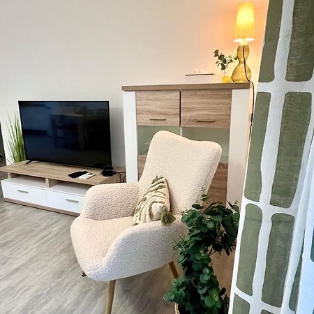 The Elite Suite Downtown 2- Bedroom Apt Ac & Garage Parking Bratysława Zewnętrze zdjęcie