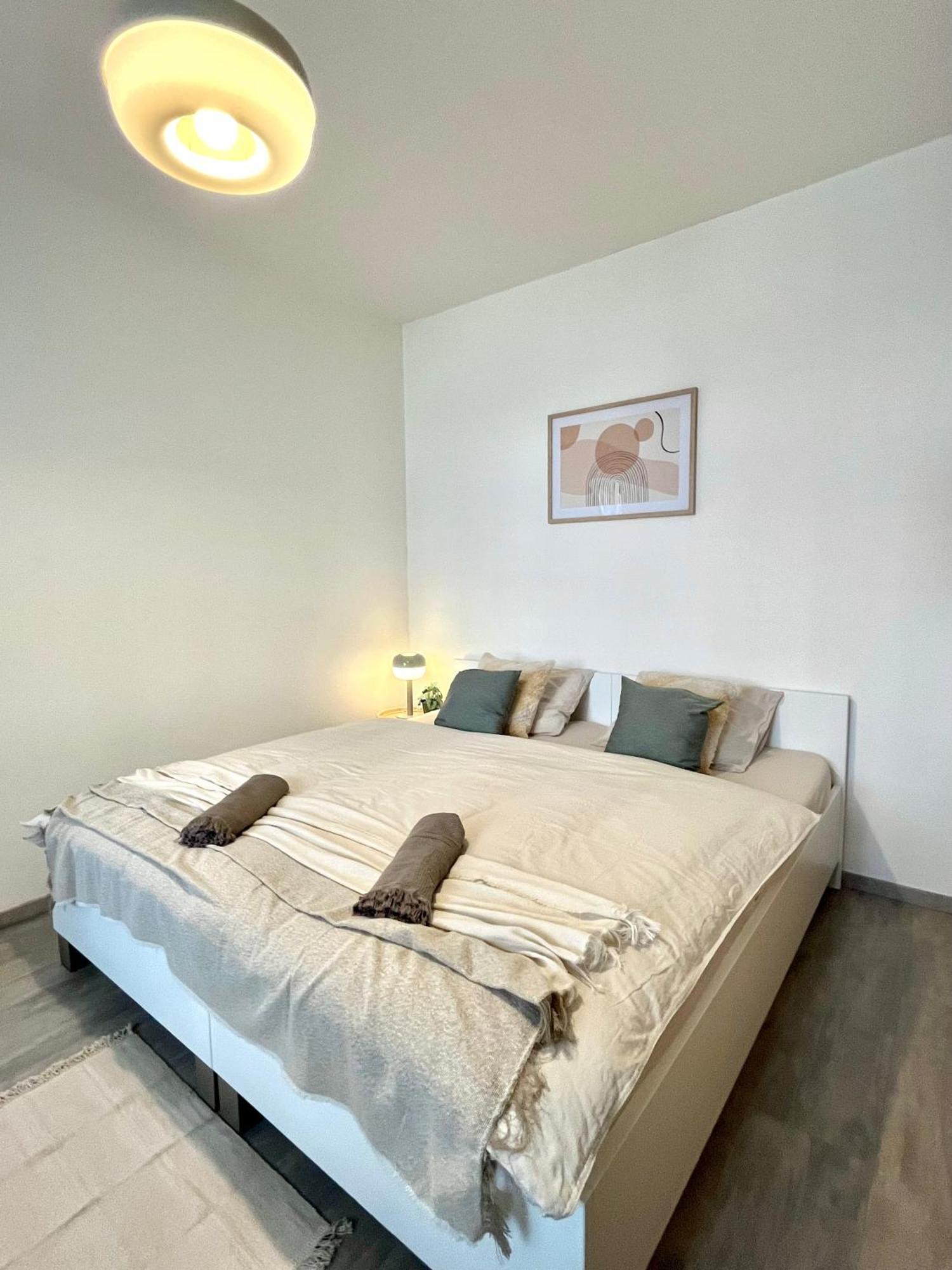 The Elite Suite Downtown 2- Bedroom Apt Ac & Garage Parking Bratysława Zewnętrze zdjęcie